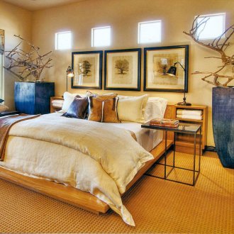 Φωτεινό υπνοδωμάτιο με αφρικανικές πινελιές