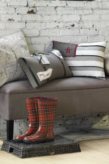 Διακοσμητικά μαξιλάρια στον καναπέ