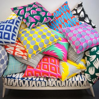 Μαξιλάρια με διάφορα σχέδια