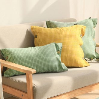 Πράσινα και κίτρινα μαξιλάρια για ένα άνετο φωτεινό εσωτερικό