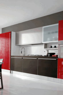Wenge, λευκά και κόκκινα χρώματα στο εσωτερικό της κουζίνας