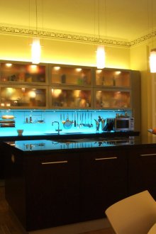 Φωτιζόμενη ποδιά στην κουζίνα