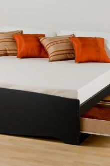 Μαύρο κρεβάτι με τρία συρτάρια