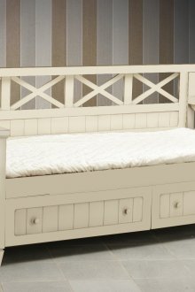 Μπεζ κρεβάτι μωρού με συρτάρια