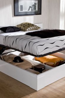 Κρεβάτι με μηχανισμό ανύψωσης στο υπνοδωμάτιο