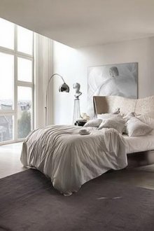 Αρχικό κρεβάτι στο εσωτερικό του υπνοδωματίου