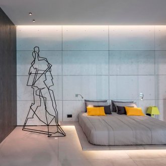 Μεταλλικό γλυπτό στο υπνοδωμάτιο