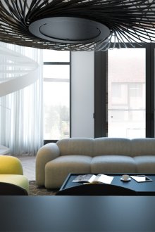 Κίτρινη πολυθρόνα σε ένα ασπρόμαυρο σαλόνι