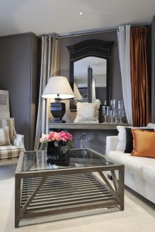 Ζεστό μαύρο και άσπρο σαλόνι