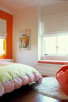 Πορτοκαλί τοίχους και κρεβατοκάμαρες