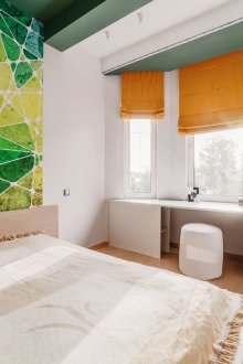 Πορτοκαλί-πράσινο τόνους στο εσωτερικό του υπνοδωματίου