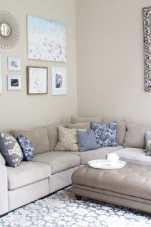 Γκρι και μπλε χρώματα στο εσωτερικό του σαλόνι