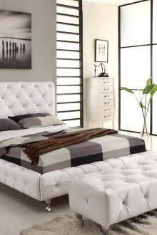 Γκρίζοι τοίχοι στο υπνοδωμάτιο