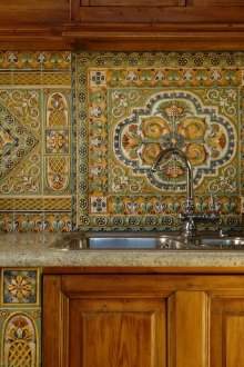 Όμορφη ποδιά κουζίνας σε ρωσικό στιλ