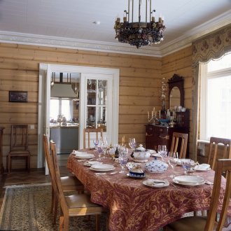 Τραπεζαρία στο κτήμα με ρωσικό στιλ