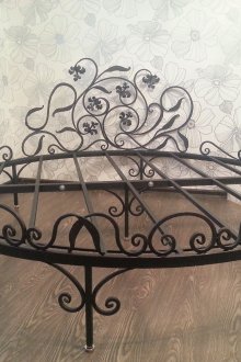 Στρογγυλό κρεβάτι σφυρήλατου σιδήρου