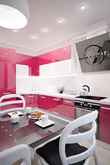 Ροζ, μαύρο και άσπρο χρώμα στην κουζίνα.