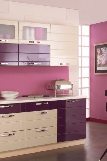 Ο συνδυασμός ροζ, μοβ και μπεζ στην κουζίνα