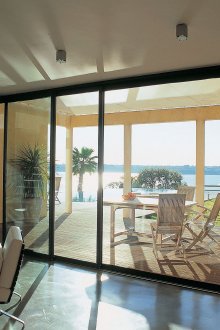 Γυάλινες πόρτες στο σπίτι