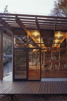 Τζάμια από ένα όμορφο ιαπωνικό σπίτι