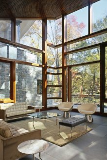 Όμορφο τζάμι στο σπίτι