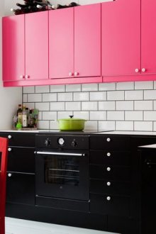 Μαύρο και ροζ σετ κουζίνας