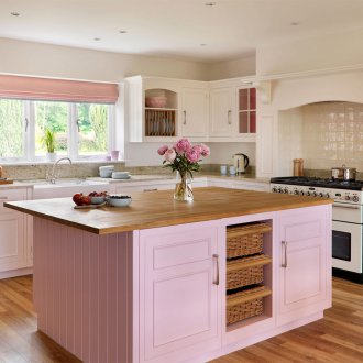 Καφέ-ροζ νησί στο εσωτερικό της κουζίνας