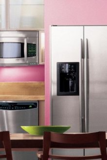 Ροζ τείχη και διακόσμηση κουζίνας