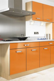 Πορτοκαλί κουζίνα στο εσωτερικό