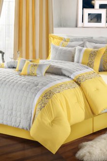 Καφέ δάπεδο σε γκρίζο-κίτρινο υπνοδωμάτιο