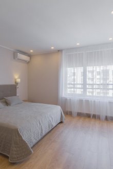 Υπνοδωμάτιο με μπεζ accents στο εσωτερικό