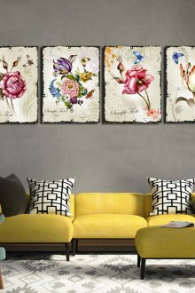 Όμορφα έργα ζωγραφικής στο κίτρινο-γκρι σαλόνι