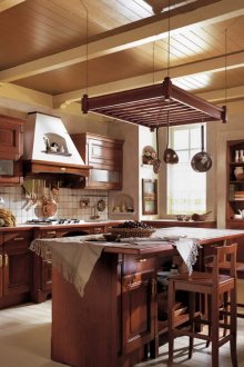 Καφέ έπιπλα κουζίνας με νησί στυλ χώρας