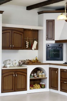 Γωνιακή λευκή και καφέ εξοχική σουίτα