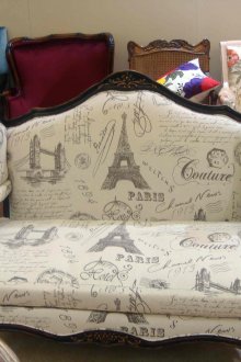 Κομψό καναπέ για το γαλλικό στυλ της χώρας