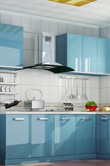 Μικρή μπλε και άσπρη κουζίνα γωνιά κουζίνας