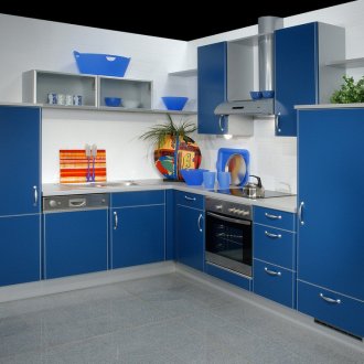 Μπλε διακόσμηση για γκρίζα-μπλε κουζίνα