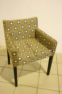 Καλύψτε μια καρέκλα με ένα γεωμετρικό μοτίβο