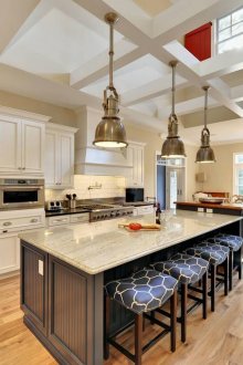 Μπεζ υπόβαθρο και τοίχοι στην κουζίνα