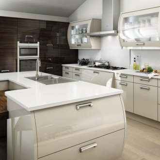 Ακουστικά κουζίνας με πάτωμα κρέμας και πρόσοψη