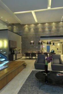 Μαύρο και γκρι έπιπλα στο εσωτερικό του Art Nouveau