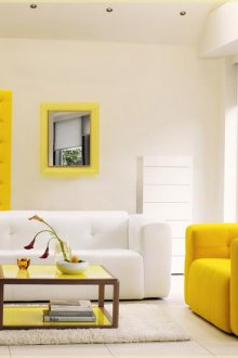 Κίτρινα έπιπλα στο σαλόνι