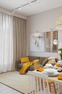 Κίτρινες προθέσεις στο εσωτερικό της τραπεζαρίας