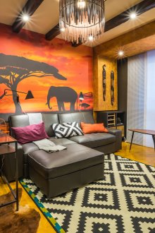 Κίτρινο πάτωμα στο σαλόνι