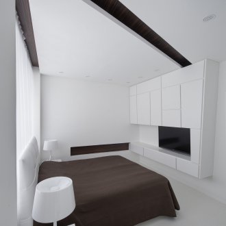 Μινιμαλιστικό υπνοδωμάτιο σε μαύρο και άσπρο.