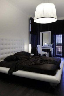 Ασπρόμαυρη κρεβατοκάμαρα σε κλασικό στιλ