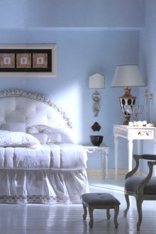 Μπλε τοίχους στο υπνοδωμάτιο σε κλασικό ύφος