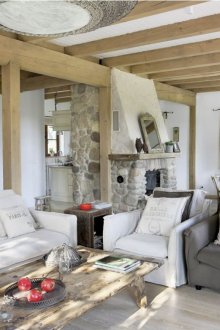 Λευκά και γκρι επίπλωση στο σαλόνι