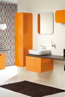 Όμορφους λευκούς πολυελαίους στο μπάνιο