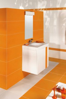 Πορτοκαλί και λευκό εσωτερικό μπάνιο